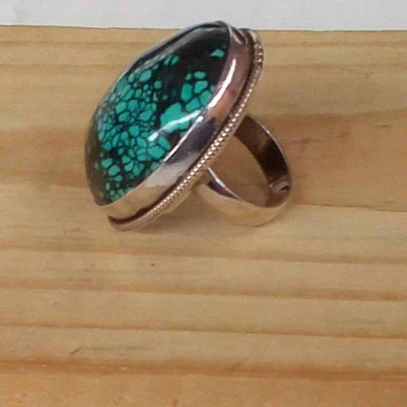 Sterling Silver Turquoise Oval Ring: Size (7) - Picture 5 of 12